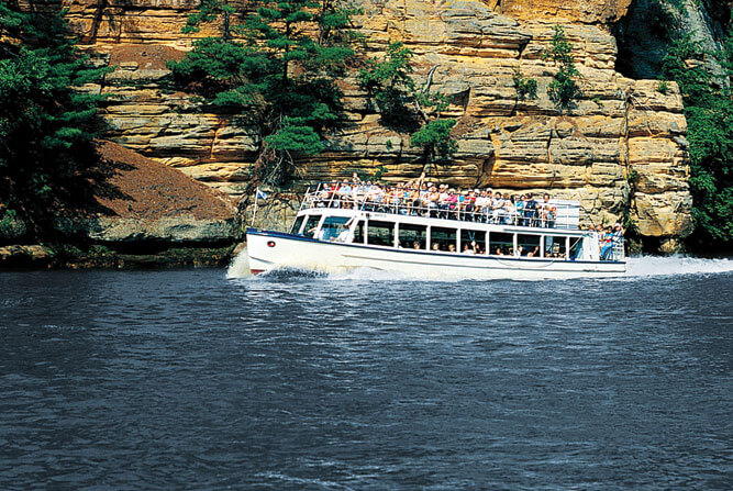 boat tour of dells